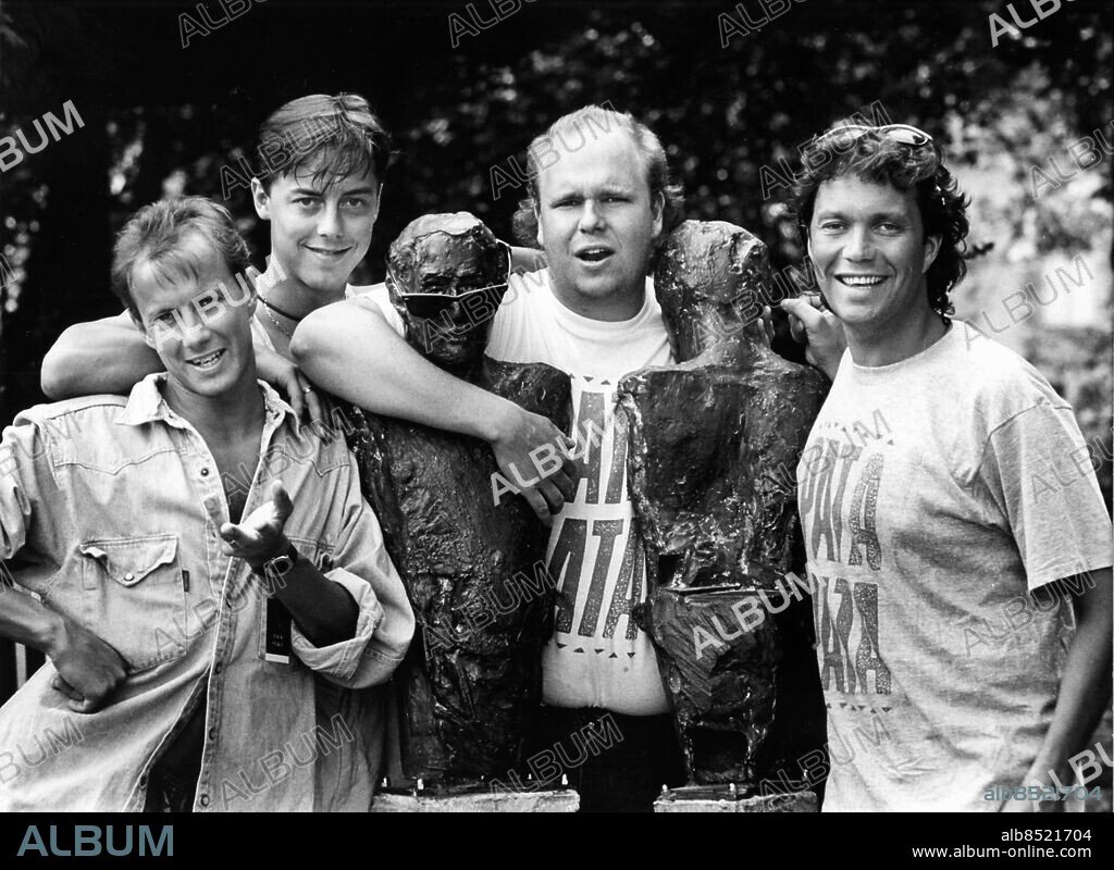 GÖTEBORG 1989.. Ken Wennerholm, Håkan Johansson, Lars Kronér och Göran Rudbo - sångare, underhållare, programledare. *** Local Caption *** GP Foto: Johan Wingborg / Kamerareportage / TT / Kod: 2524.
