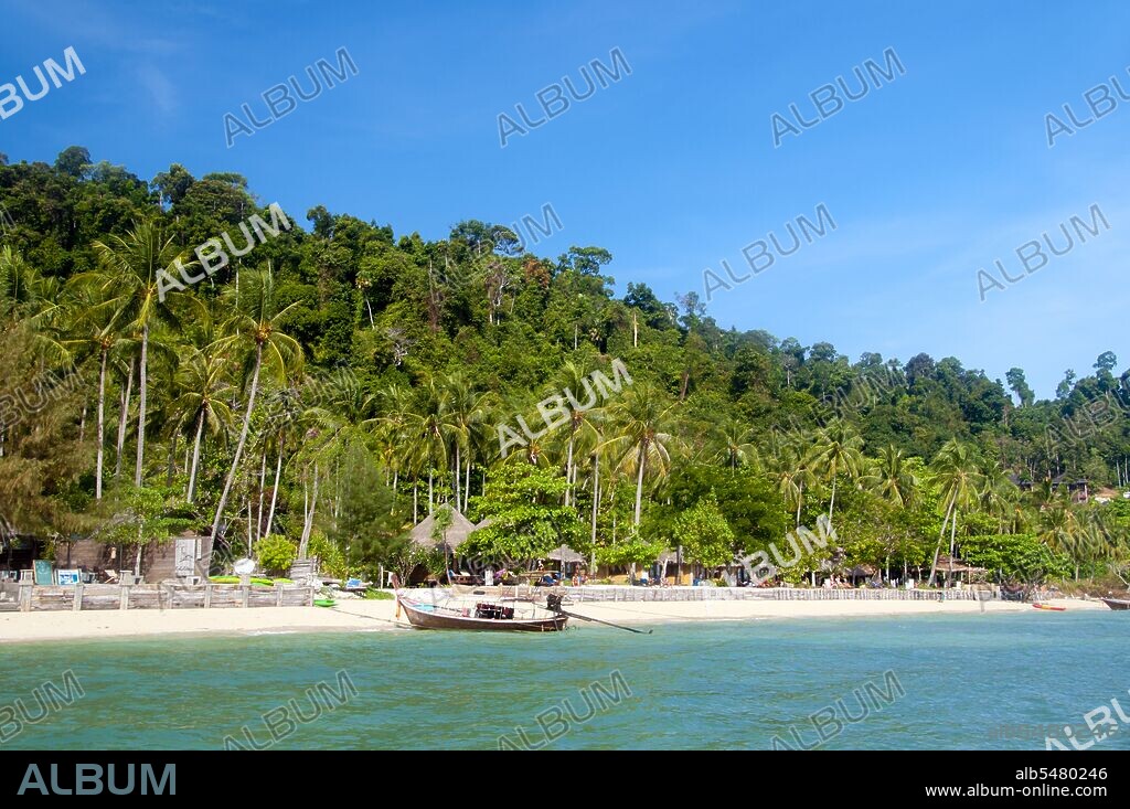 Ko Hai, also known as Ko Ngai, is a tiny, beautiful island located about 15km (10 miles) from Trang’s Pak Meng Pier and readily accessible by boat. Trang province was dependent on tin mining until the first rubber seedlings were brought into Thailand around 1901 – part of a long journey from South America via the neighboring Malay States. Rubber, palm oil and fishing are the mainstays of the province's economy. Tourism is making an increasing impact as Trang’s Anadaman Coast and islands are increasingly developed and popularized.
