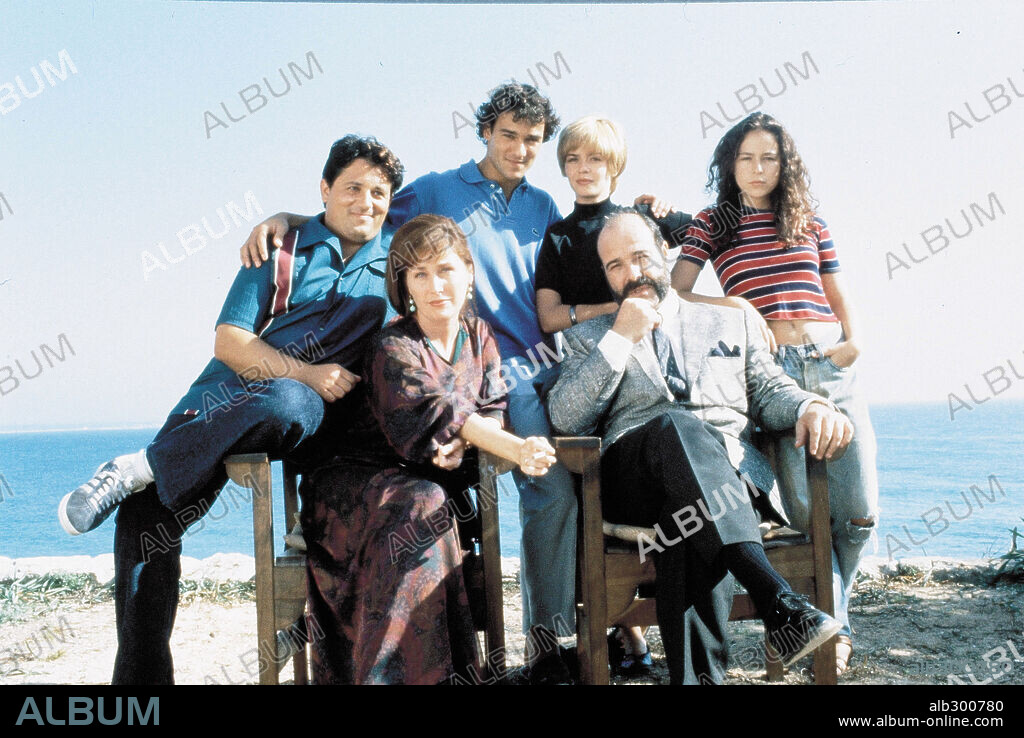 ANTONIO RESINES, CARLOS FUENTES, MARIA ADANEZ, PEPON NIETO, SILVIA ABASCAL y VERONICA FORQUE en EL TIEMPO DE LA FELICIDAD, 1997, dirigida por MANUEL IBORRA. Copyright SOGEPAQ.