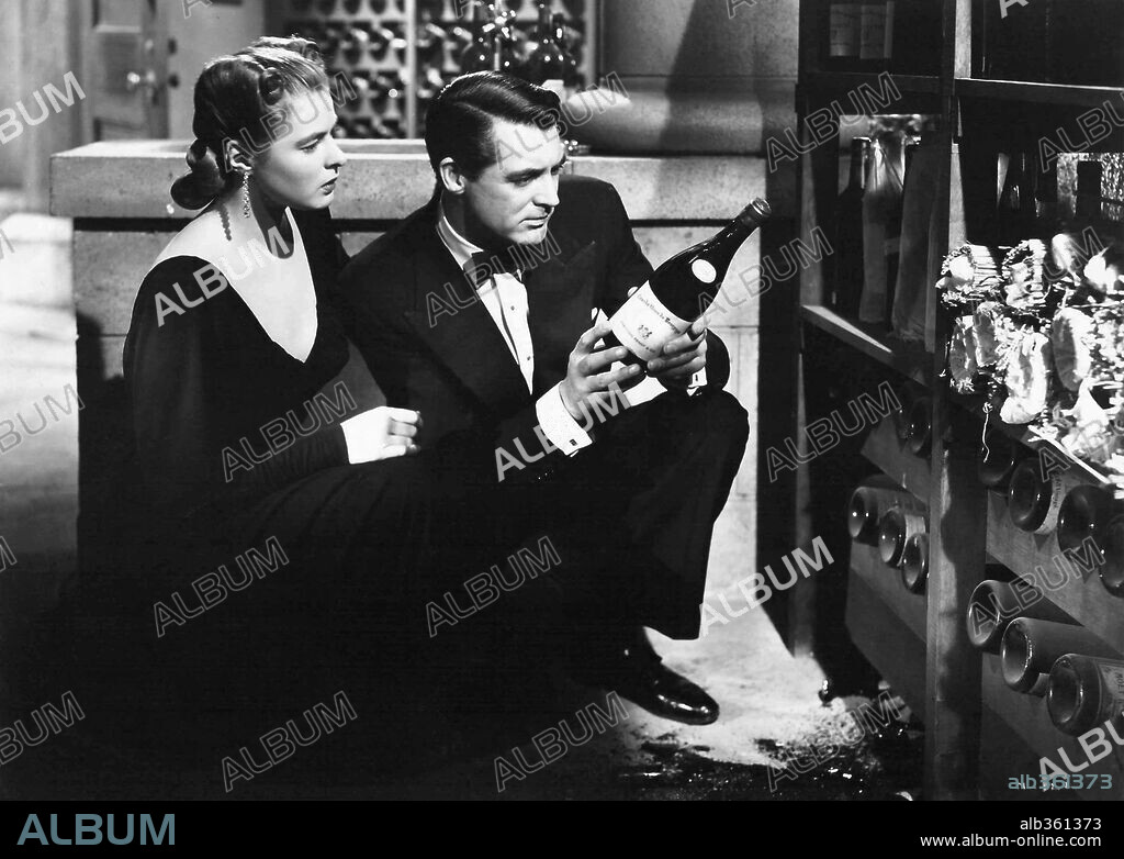 CARY GRANT and INGRID BERGMAN in NOTORIOUS, 1946, directed by ALFRED HITCHCOCK. Copyright RKO RADIO PICTURES.