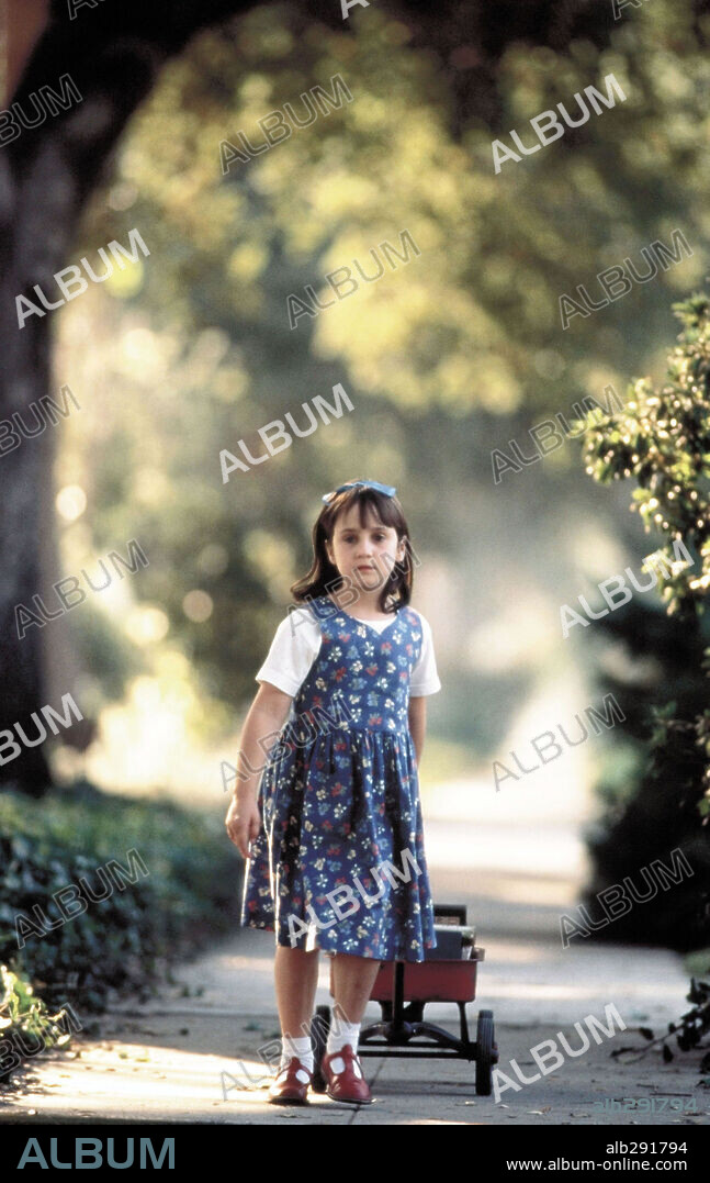 MARA WILSON in MATILDA, 1996, directed by DANNY DEVITO. Copyright TRISTAR PICTURES / DUHAMEL, FRANÇOIS.