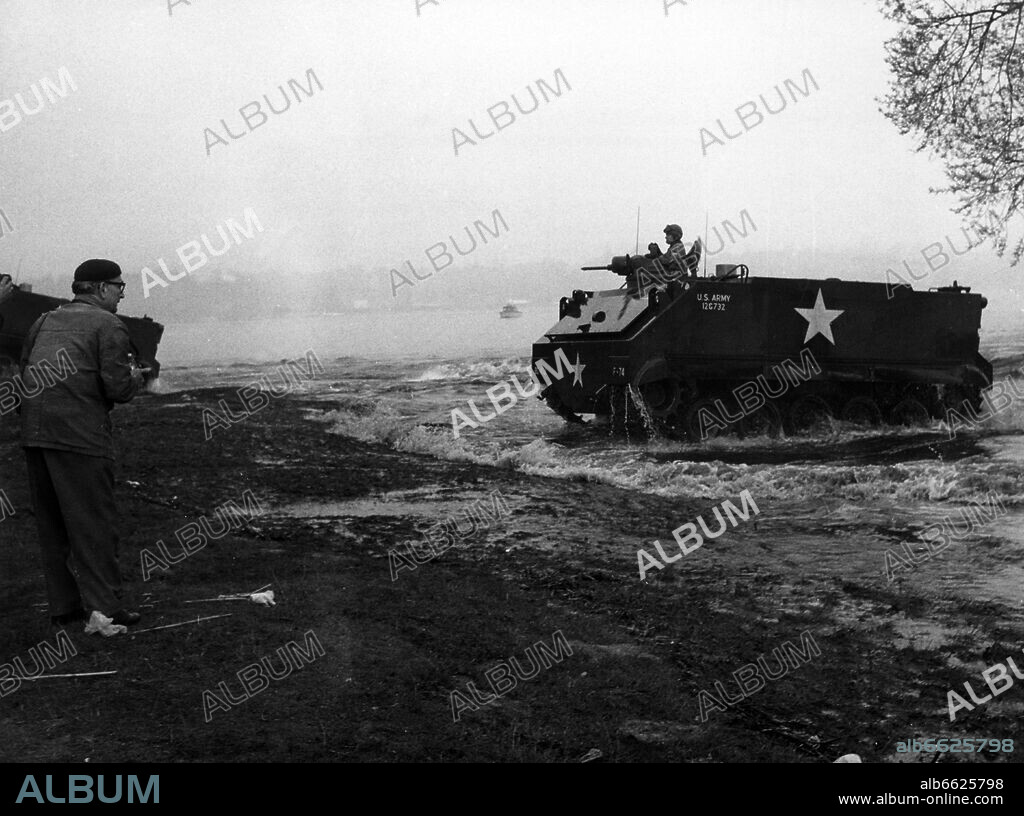 An amphibious craft of the US Army landed at the bank of Havel River in Grunewald in Berlin during a field exercise on 12th April 1961. The exercise was part of a big field exercise of the US Army in Berlin with massive troop movements. 12/04/1961