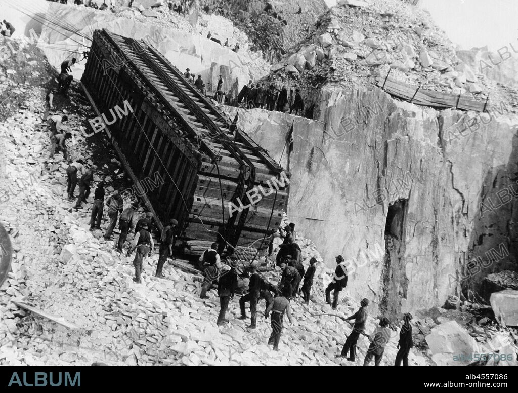 Italy. Tuscany. Carrara. lysing of monolith from the carbonera in Carrara that served for the realization of the Mussolini obelisk. 1929.
