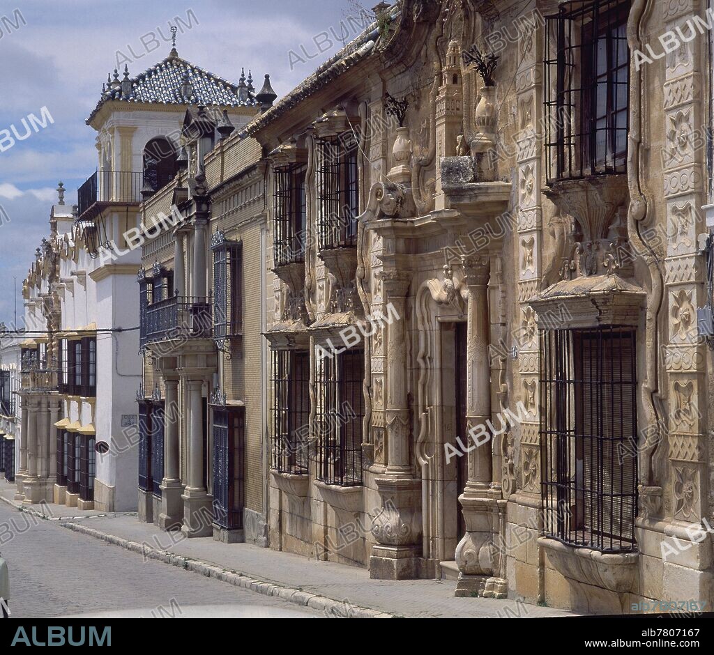 CALLE DE SAN PEDRO-FACHADAS DE LOS PALACIO BARROCOS- ANTIGUA CILLA DEL CABILDO.