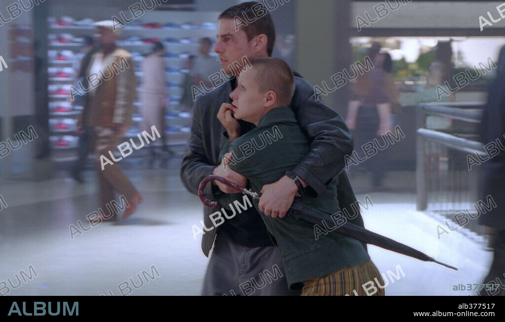 SAMANTHA MORTON et TOM CRUISE dans MINORITY REPORT, 2002, réalisé par STEVEN SPIELBERG. Copyright 20TH CENTURY FOX / JAMES, DAVID.