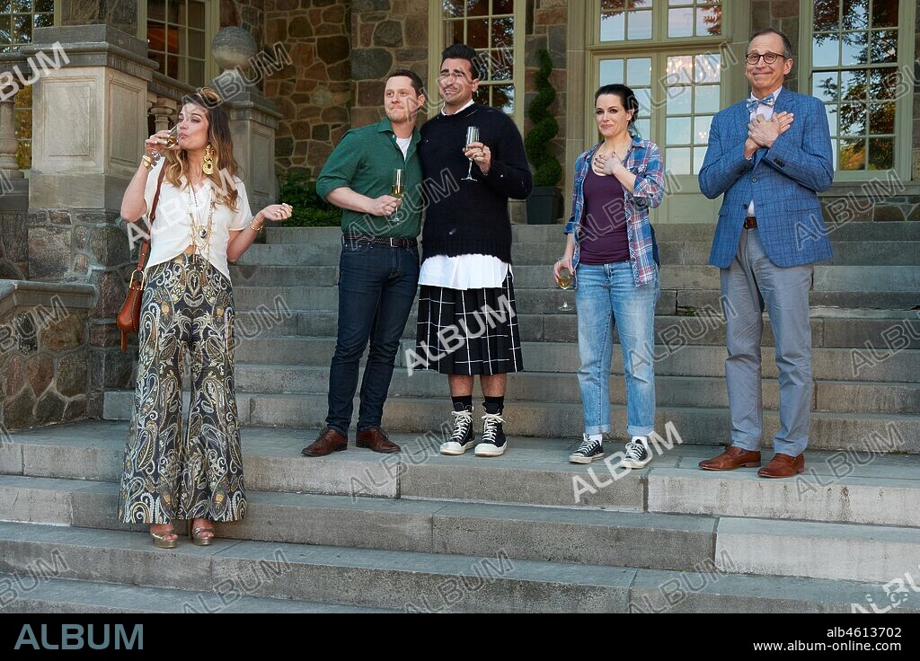 ANNIE MURPHY, DAN LEVY, EMILY HAMPSHIRE, JAMES KALL and NOAH REID in SCHITT'S CREEK, 2015, directed by EUGENE LEVY. Copyright CBS/ NOT A A REAL COMPANY. Season 6.