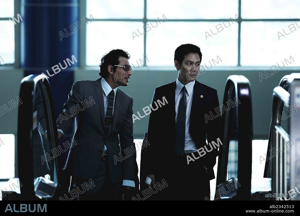 JEONG-MIN HWANG y LEE JEONG-JAE en NEW WORLD, 2013 (SIN-SE-GAE), dirigida por PARK HOON-JUNG. Copyright SANAI PICTURES.