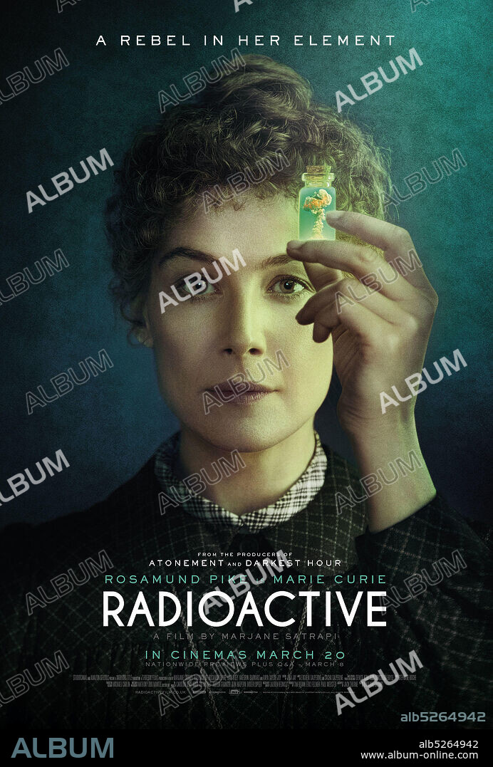 ROSAMUND PIKE en MADAME CURIE, 2019 (RADIOACTIVE), dirigida por MARJANE SATRAPI. Copyright StudioCanal / Working Title Films / Amazon Studios.