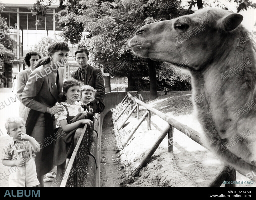 German actress Susanne Uhlen as a child with her mother Gisela at the zoo, Germany around 1964.