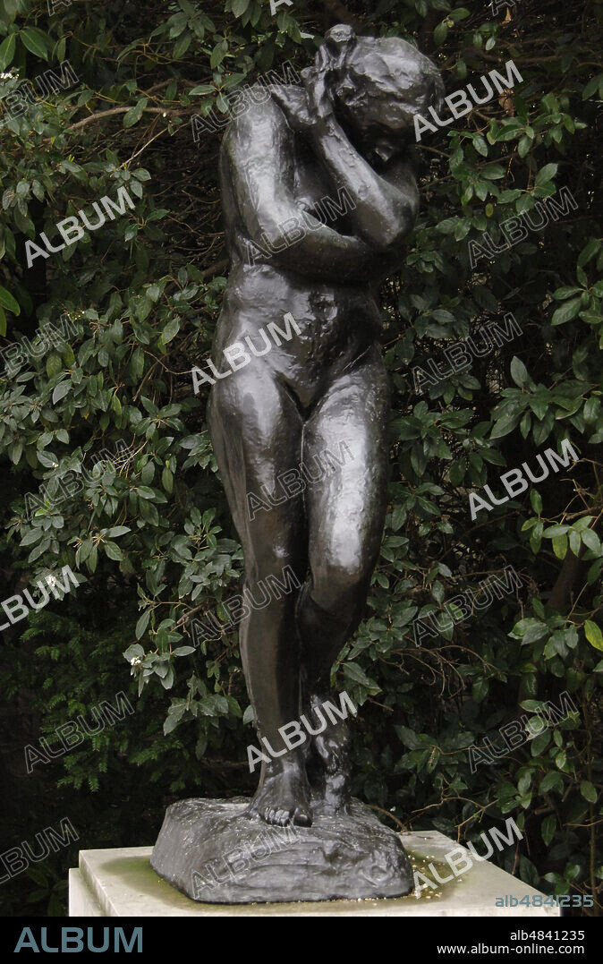 Auguste Rodin (1840-1917). Escultor francés. Eva, hacia 1884. Bronce. Jardín de Esculturas. Museo Rodin. París. Francia.