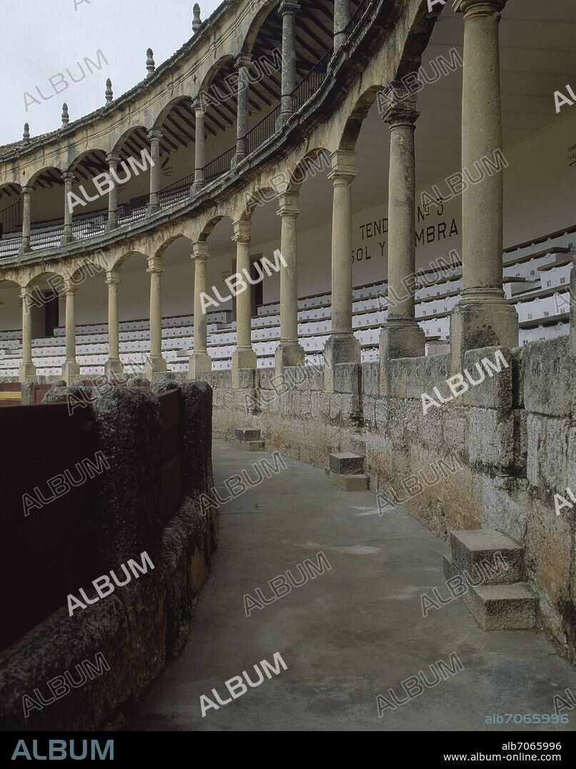 ALDEHUELA JOSE MARTIN. BARRERA DE LA PLAZA DE TOROS DE RONDA UNA DE LAS PLAZAS DE TOROS MAS ANTIGUAS DE ESPAÑA - 1769/1785 - NEOCLASICISMO ESPAÑOL- FOTO DE LOS.