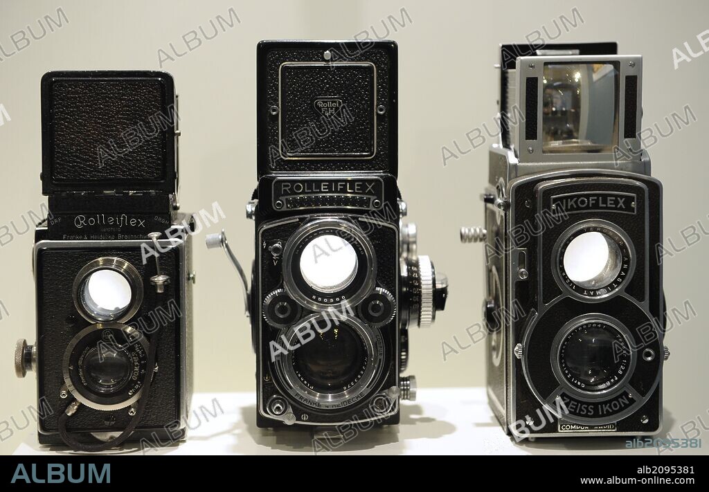 HISTORIA FOTOGRAFIA. 6X6 cm. Mittelformatkamera, 1929. Rolleiflex 1. 6x6 cm. Mittelformatkamera, 1960-81. Rolleiflex 2,8 F. 6x6 cm. Mittelformatkamera, 1939. Ikoflex. Deutches Technikmuseum. Berlín. Alemania. Europa.