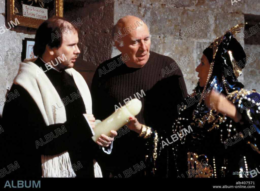 CONCHA VELASCO, MICHEL PICCOLI y SANTIAGO SEGURA en PARIS TOMBUCTU, 1999, dirigida por LUIS GARCIA BERLANGA. Copyright ANOLA FILMS, CALABUCH FILMS Y FREEDONIA.