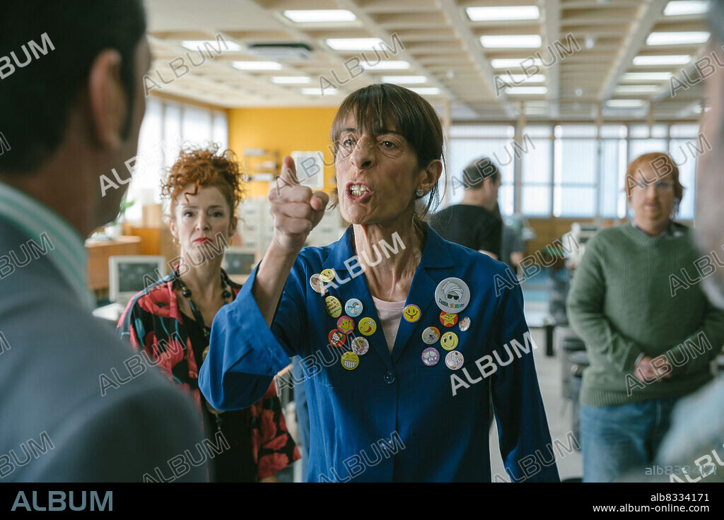 JUANA CORDERO y MARTA BELENGUER en CAMERA CAFE, LA PELICULA, 2022, dirigida por ERNESTO SEVILLA. Copyright Pólvora Films / Estela Films / Movistar Plus+.