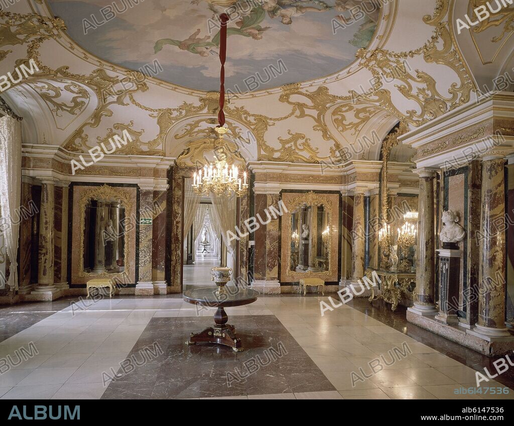 PLANTA BAJA - SALA 3ª - SALA DE LOS MARMOLES O DE LOS ESPEJOS DEL PALACIO REAL DE LA GRANJA - SIGLO XVIII.