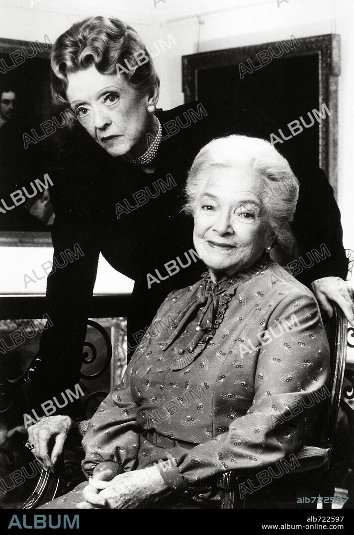 BETTE DAVIS y HELEN WAYES en EL TRUCO DE LOS ESPEJOS, 1985 (MURDER WITH MIRRORS), dirigida por DICK LOWRY. Copyright CBS-TV.