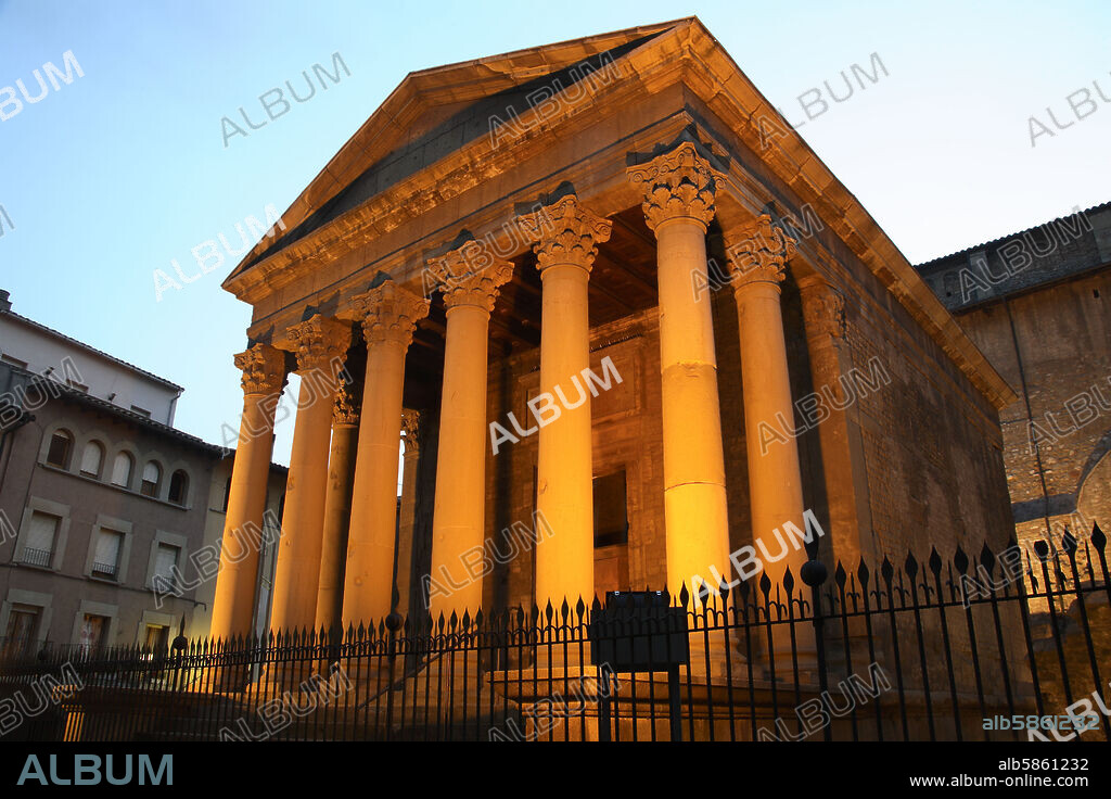 Vic; templo romano (siglo II d.c.).