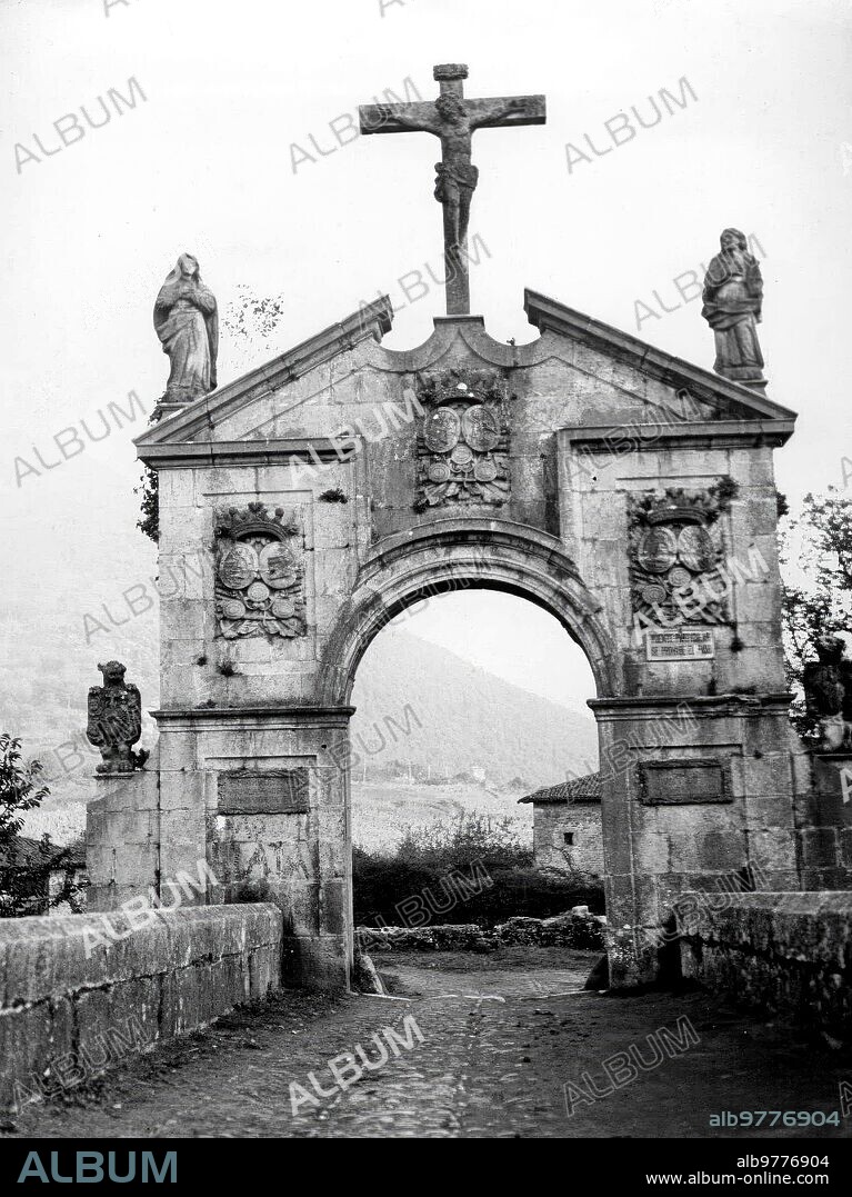 1930. Arco del pueblo Orozco (Vizcaya).