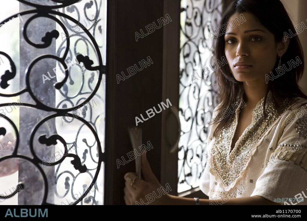 FREIDA PINTO in SLUMDOG MILLIONAIRE, 2008, directed by DANNY BOYLE and LOVELEEN TANDAN. Copyright CELADOR FILMS/FILM4.