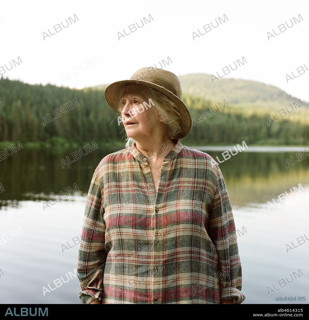 ANDREE LACHAPELLE in IL PLEUVAIT DES OISEAUX, 2019, directed by LOUISE ARCHAMBAULT. Copyright LES FILMS OUTSIDERS.