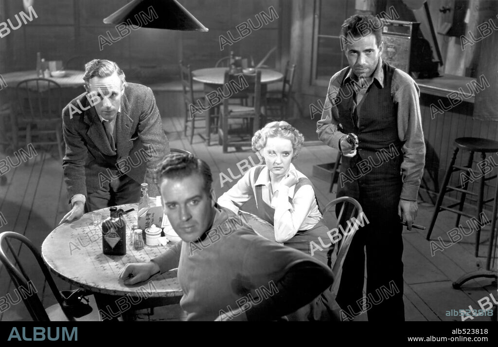 BETTE DAVIS, HUMPHREY BOGART and LESLIE HOWARD in THE PETRIFIED FOREST, 1936, directed by ARCHIE MAYO. Copyright WARNER BROTHERS.