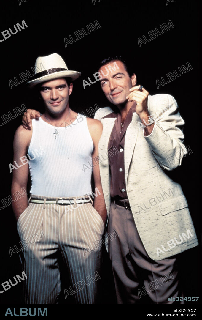 ANTONIO BANDERAS y ARMAND ASSANTE en LOS REYES DEL MAMBO, 1992 (THE MAMBO KINGS), dirigida por ARNE GLIMCHER. Copyright WARNER BROS/CANAL PLUS/REGENCY/ALCOR.
