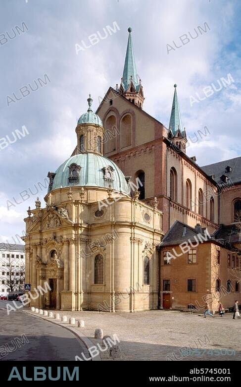 Würzburg (Unterfranken, Bayern), Dom St. Kilian, Schönbornkapelle. (erbaut 1721; Arch.: Balthasar Neumann). Außenansicht. Foto.