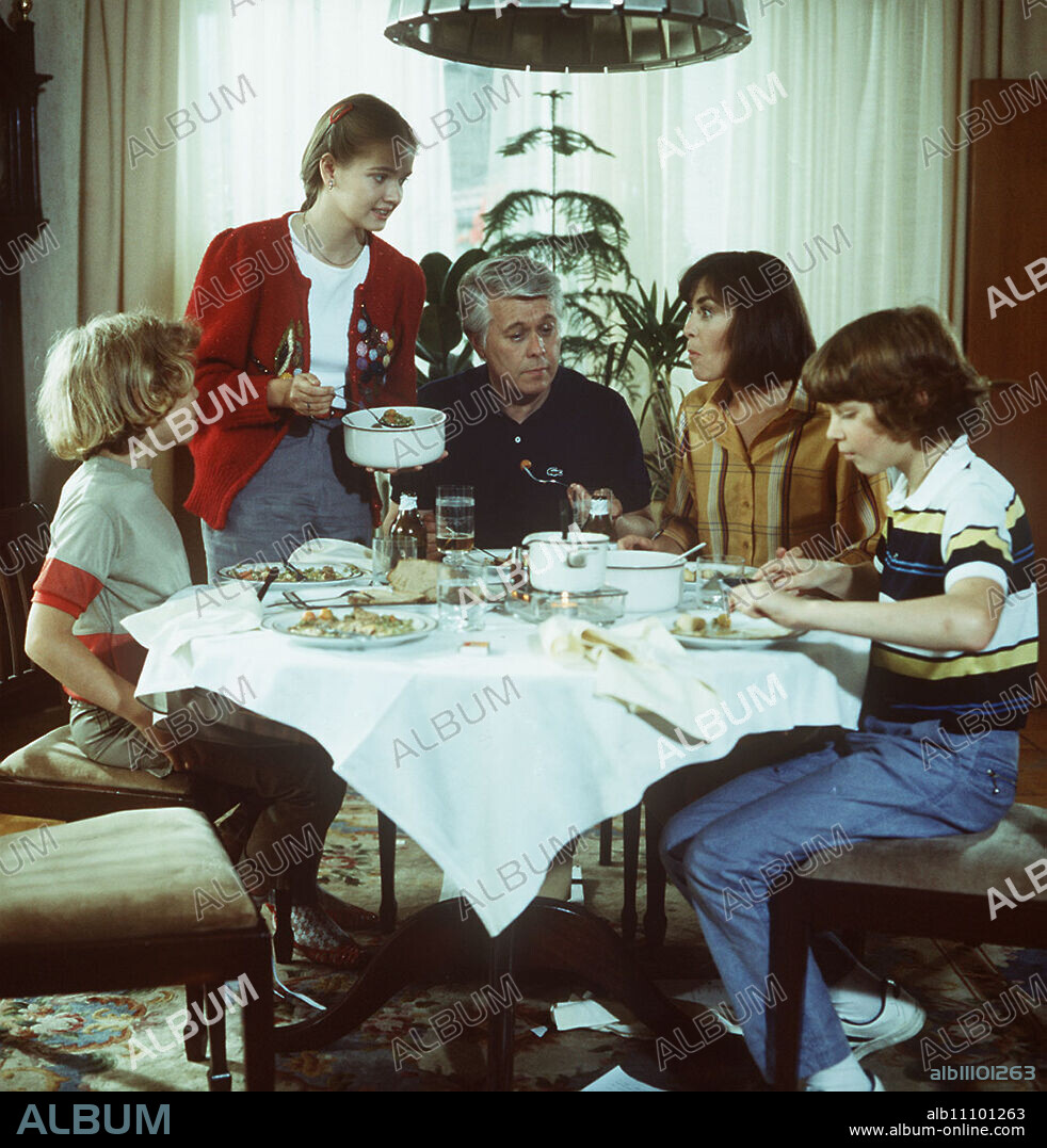 I MARRY A FAMILY / D 1984 / TAREK HELMY, JULIA BIEDERMANN, PETER WECK, THEKLA CAROLA WIED, TIMMO NIESNER.