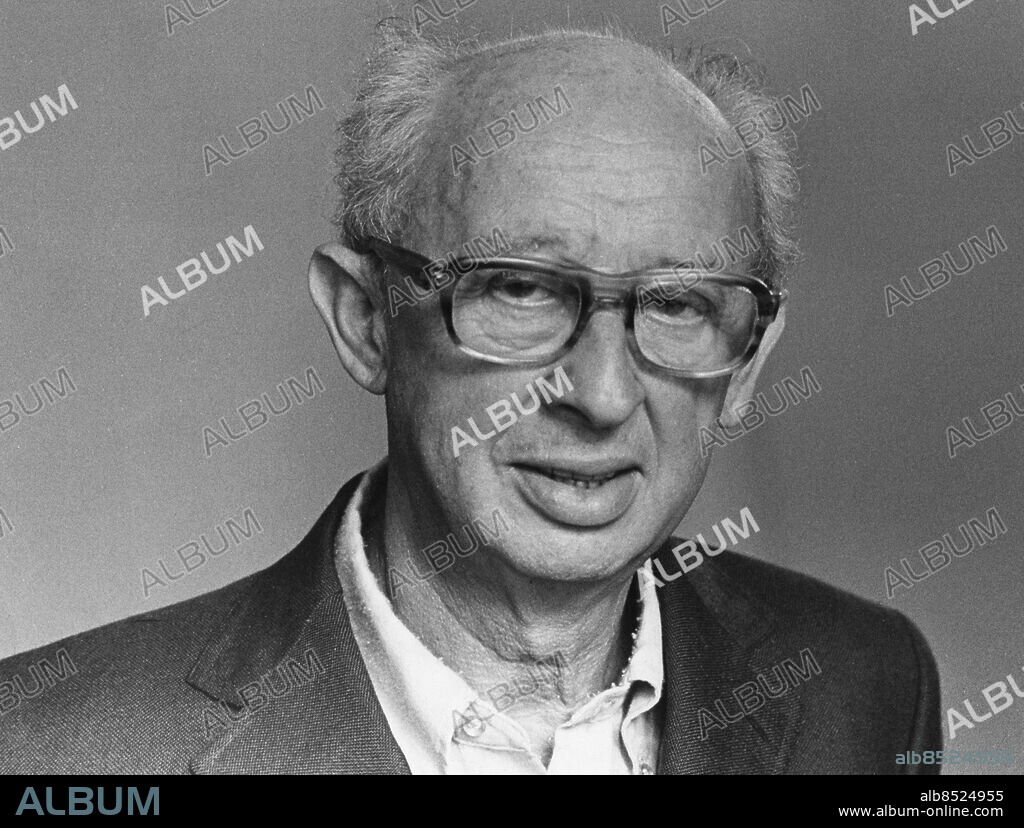 19740913. Hjalmar Mehr, politiker (socialdemokrat), finansborgarråd i Stockholms stad 1958-66 och 1970-71, landshövding i Stockholms län 1971-77.. Foto: Bertil Stilling / SCANPIX Foto: Kod: 40. **OUT AFTONBLADET**.