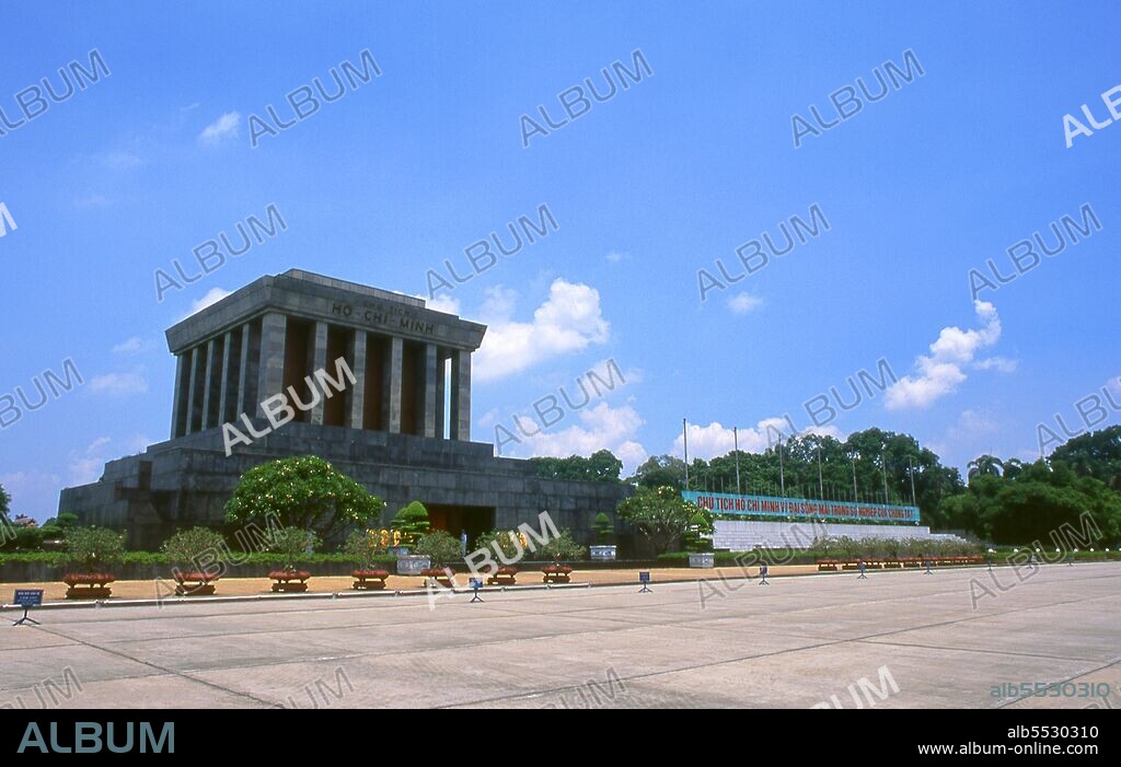 Ba Dinh Square has special significance for the Vietnamese, as it was here that Ho Chi Minh declared the nation’s independence from France in front of a crowd of more than 100,000 people on 2 September 1945. Ho Chi Minh's mausoleum stands on the west side of Ba Dinh Square, a heavy grey structure, faced in stone quarried from Marble Mountain near Danang. Ho Chi Minh specifically requested that he be cremated and his ashes scattered in northern, central and southern Vietnam, symbolising the national unity to which he had devoted his life. After his death in 1969, power lay with communist hardliners led by anh ba or ‘second brother’ Le Duan, until the latter’s death in 1986. Only after Le Duan’s demise did Ho Chi Minh’s private secretary Vu Ky reveal that Le Duan and some other leading members of the Vietnamese Politburo had tampered with Ho’s final testament by deleting his request to be cremated.