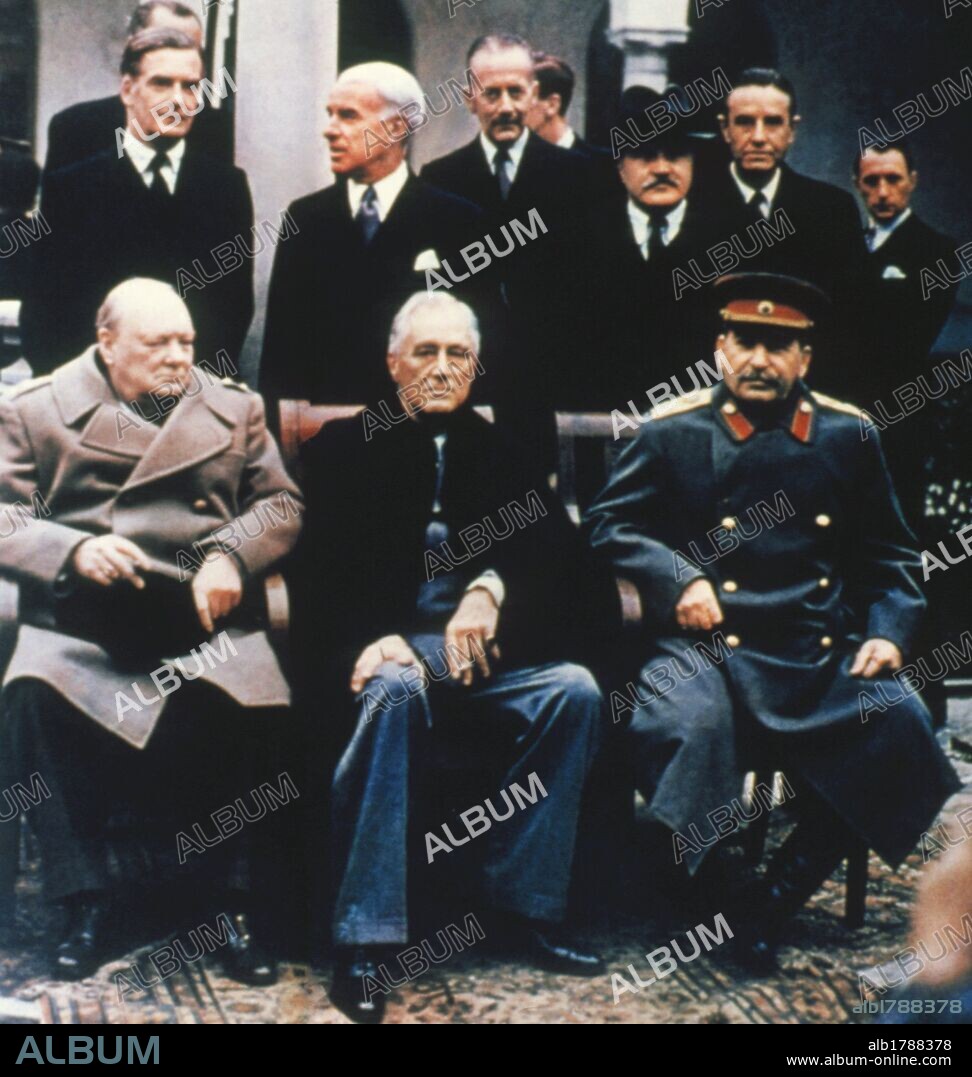 CHURCHILL (1874-1965), ROOSEVELT (1882-1945) y STALIN (1879-1953) en la CONFERENCIA DE YALTA (1-11 de febrero de 1945) junto con STETTINIUS, MOLOTOV, HARRIMAN y EDEN.