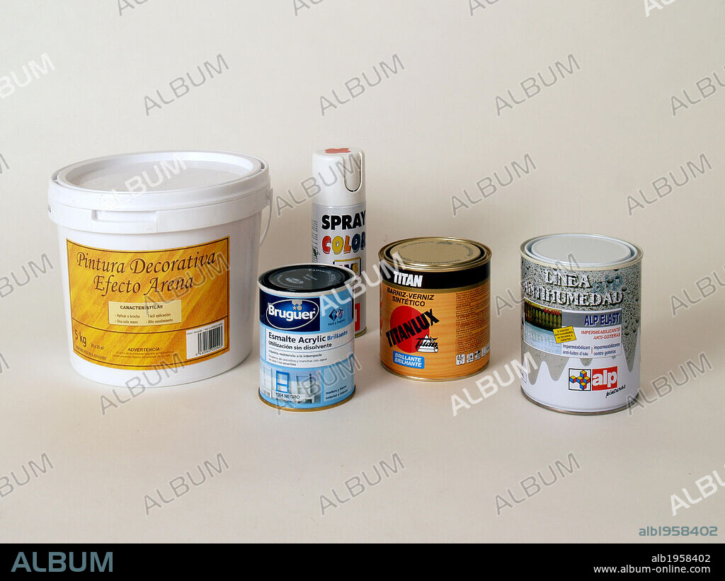 DISTINTOS TIPOS DE BOTES DE PINTURA.