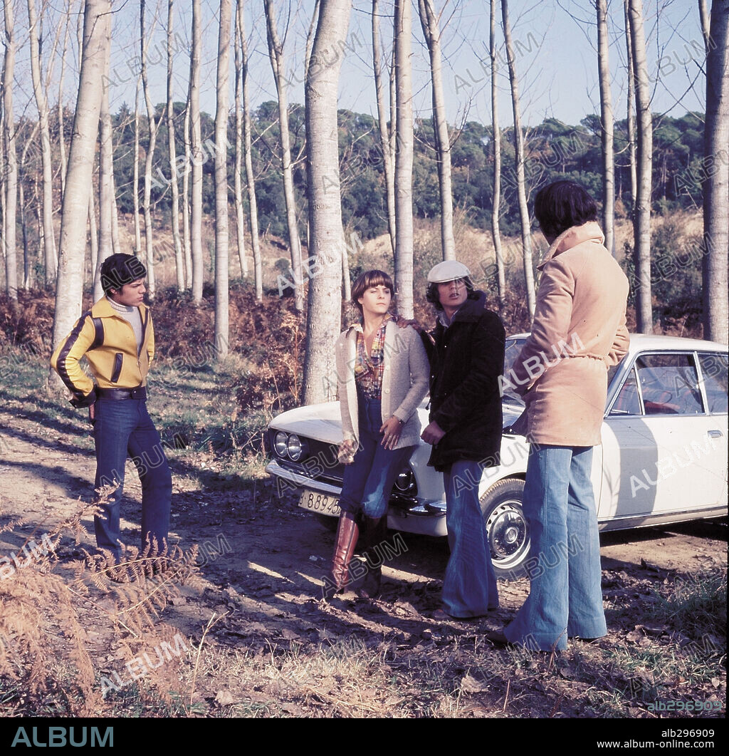 STREET WARRIORS, 1977 (PERROS CALLEJEROS), directed by JOSE ANTONIO DE LA LOMA.