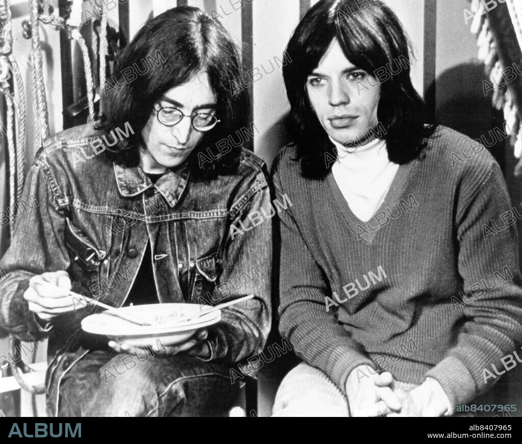 JOHN LENNON y MICK JAGGER en THE ROLLING STONES ROCK AND ROLL CIRCUS, 1996, dirigida por MICHAEL LINDSAY-HOGG. Copyright ABKCO Films.