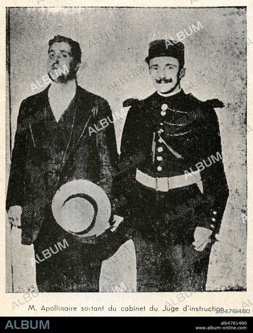 Guillaume APOLLINAIRE (1880-1918) sortant du cabinet du juge d'instruction pour l'affaire du vol de la Joconde. Photographie anonyme de septembre 1911 reprise en 1946 dans Guillaume Apollinaire. Credit : Collection KHARBINE-TAPABOR.