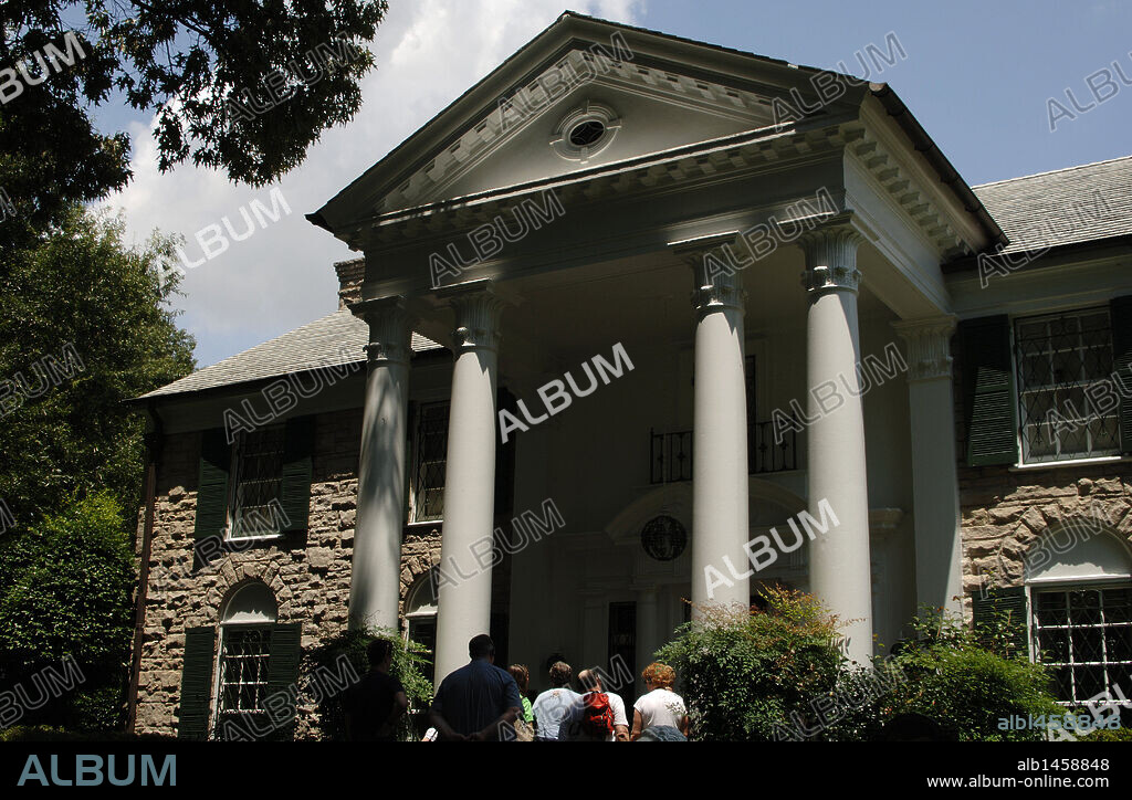 Tennessee. Memphis. Graceland Mansion to Elvis Presley (1935-1977). Outside. USA.