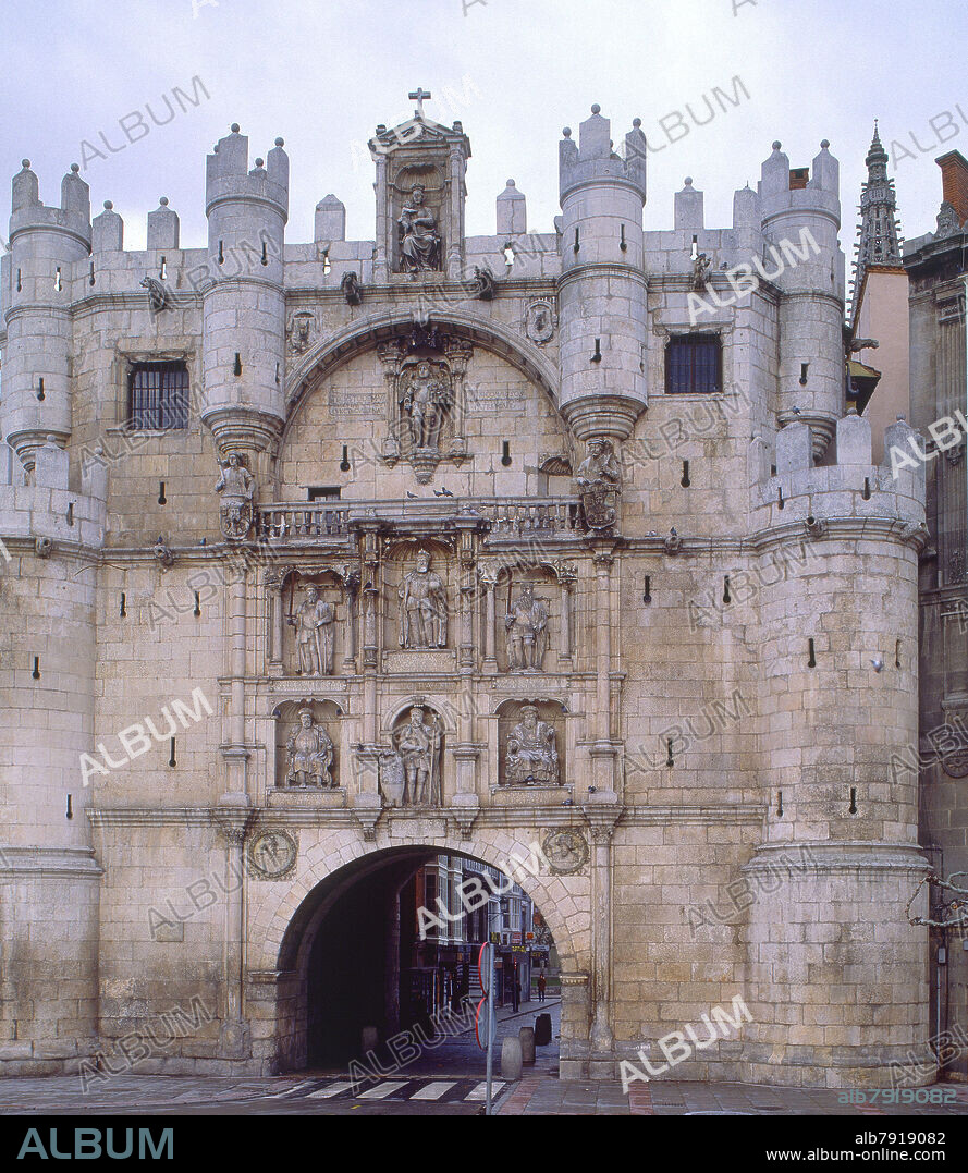 JUAN VALLEJO 1500-69 Y FRANCISCO COLONIA. ARCO O PUERTA DE SANTA MARIA - DATA DEL S XIV REMODELADO EN EL S XVI- RENACIMIENTO ESPAÑOL.