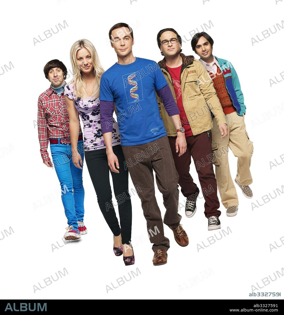 JIM PARSONS, JOHNNY GALECKI, KALEY CUOCO, KUNAL NAYYAR y SIMON HELBERG en BIG BANG, 2007 (THE BIG BANG THEORY), dirigida por CHUCK LORRE. Copyright CHUCK LORRE PRODUCTIONS/WARNER BROS TV.