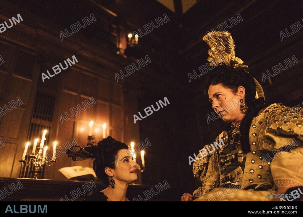 OLIVIA COLMAN et RACHEL WEISZ dans THE FAVOURITE, 2018, réalisé par YORGOS LANTHIMOS. Copyright ELEMENT PICTURES/SCARLET FILMS/FILM4/WAYPOINT ENTERTAINMENT.