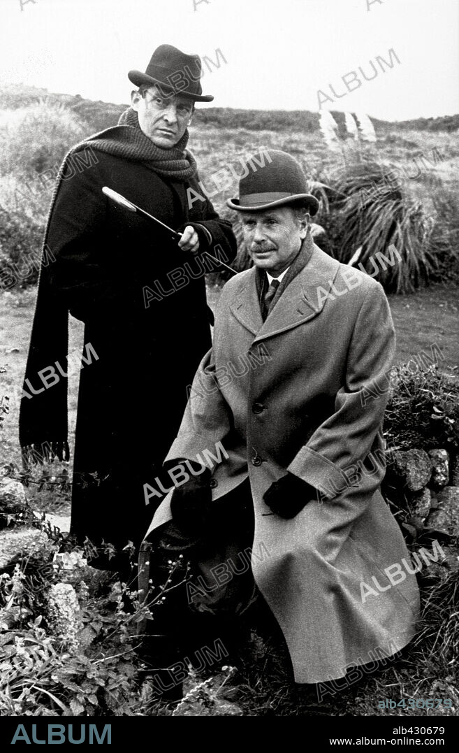 JEREMY BRETT, EDWARD HARDWICKE und JOHN WATSON. EDWARD HARDWICKE und JEREMY BRETT in RETURN OF SHERLOCK HOLMES, THE-TV, 1987. Copyright GRANADA TV.