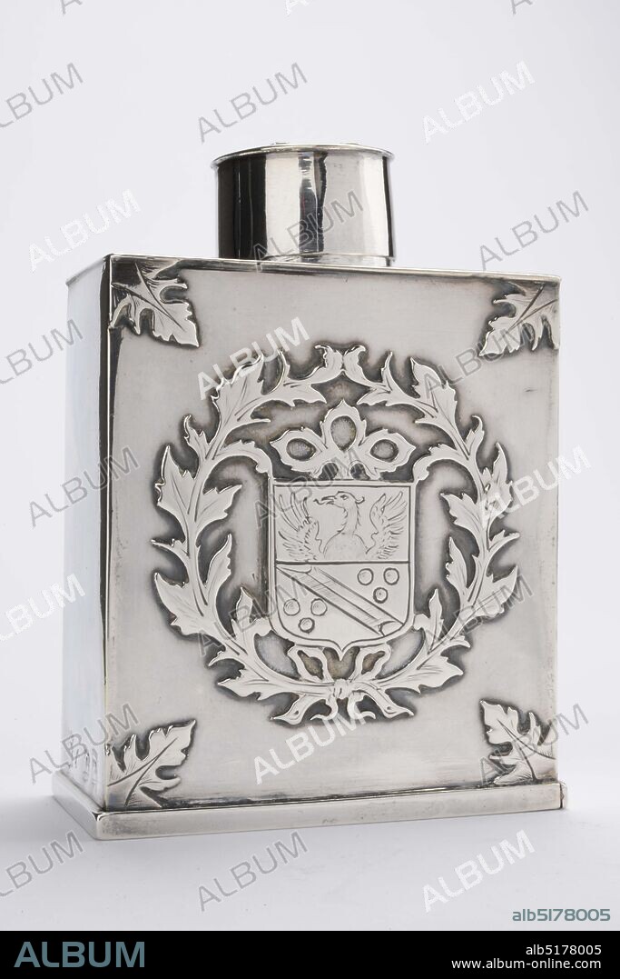 tea caddy, Abraham van den Bergh, 1693, driven, Total: 10.7 x 7.8 x 4.2cm (107 x 78 x 42mm), Bus: 10.3 x 7.8 x 4.2cm (103 x 78 x 42mm), Lid: 2 x 2.9cm (20 x 29mm), family crest, Silver rectangular tea caddy with on one side the crest of the Grommee or Grommaeus family, consisting of a horizontally sectioned shield, with an eagle in the upper part and under a sloping tube with three pearls on either side. The shield is lined with leaf tendrils. On the other side of the tea caddy the mirror monogram M.G. Possibly of Mauritius Grommee, born in Leiden 1662 as son of the Walloon minister Isaacq Grommée, died in The Hague 1731. Or of his sister Maria Grommée, born in Leiden 1667 and died in The Hague 1713. On both sides on the four corners a half oak leaf. The sides are not decorated. The tea caddy has a raised circular cap with a leaf motif as decoration. The bottom consists of a loose plate that can be pushed forward to fill the can. Marked on the side, 1978.