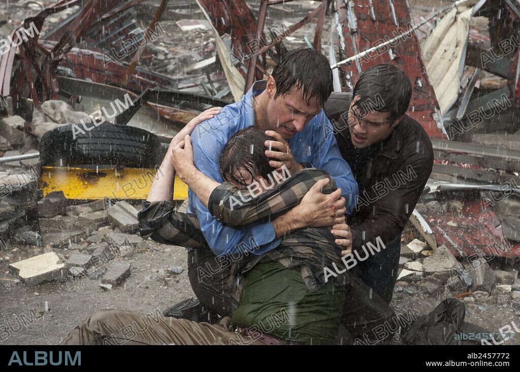 MAX DEACON, NATHAN KRESS and RICHARD ARMITAGE in INTO THE STORM, 2014, directed by STEVEN QUALE. Copyright NEW LINE CINEMA.
