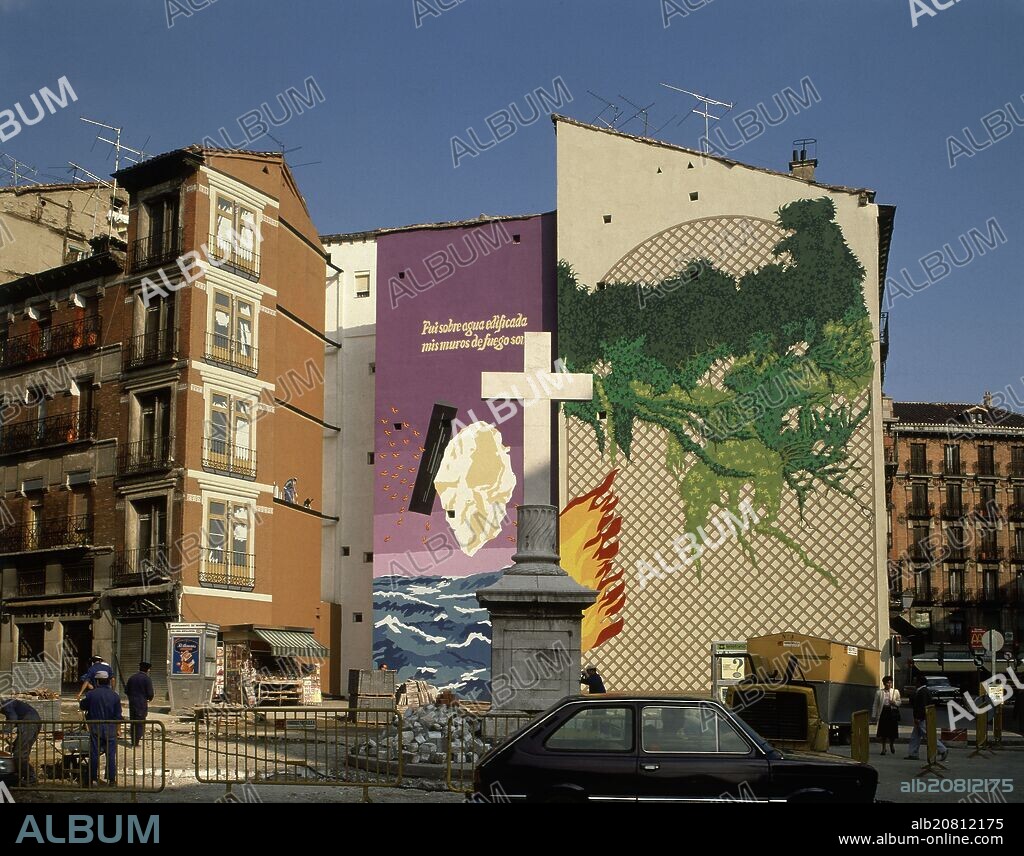 PLAZA DE PUERTA CERRADA AÑOS 80 - PINTURAS MURALES EN EDIFICIOS  - FOTO AÑOS 80 - FOTO AÑOS 80.