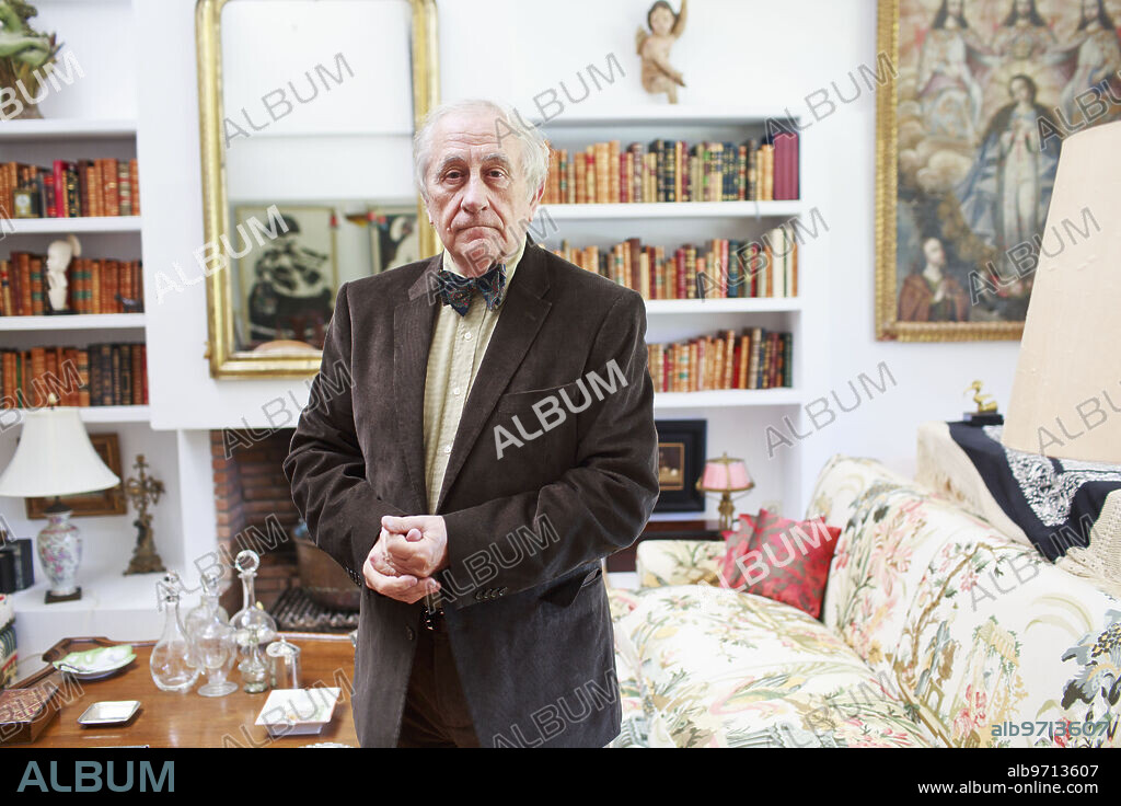 Madrid, 05/02/2014. Interview with Inocencio Arias at his house, with his dog, Copla. Photo: Ángel Navarrete ARCHDC.