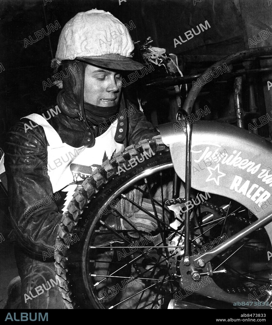 ARKIV 1949. Olle Nygren, "Varg-Olle" tävlade i flera motorsporter men var specialist i speedway där han tog Sveriges första VM-medalj 1954 - ett brons.. Foto: Bonnierarkivet Kod:1049. SCANPIX SWEDEN.