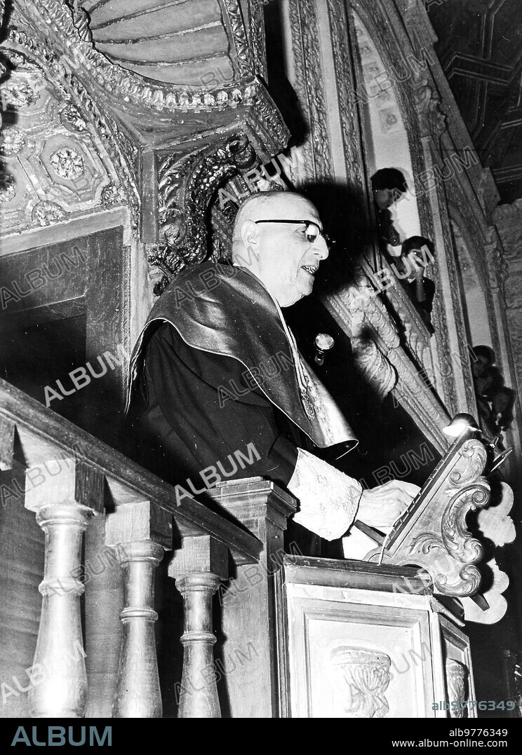 Alcalá de Henares (Madrid), 23/04/1977.- Acto de entrega del Primer Premio Cervantes, que recayó en  Jorge Guillén.