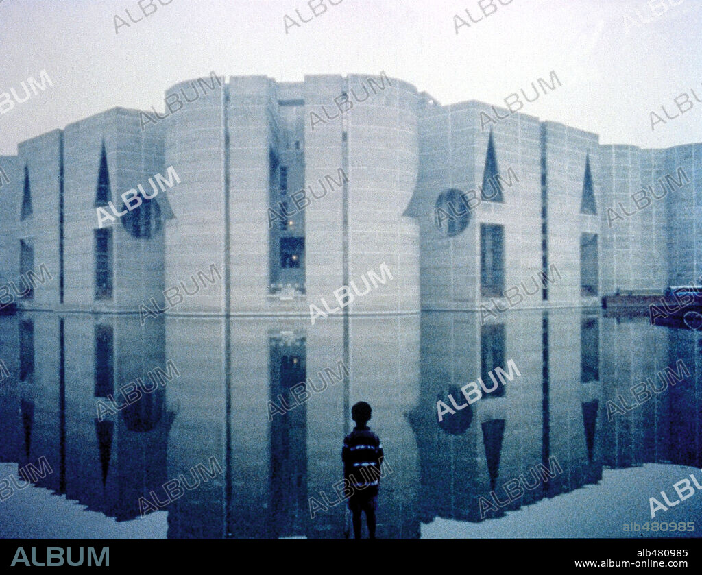 MY ARCHITECT: A SON'S JOURNEY, 2003, directed by NATHALIEN KAHN. The Capital of Bengladesh with samll boy, Dhaka, Bangladesh.