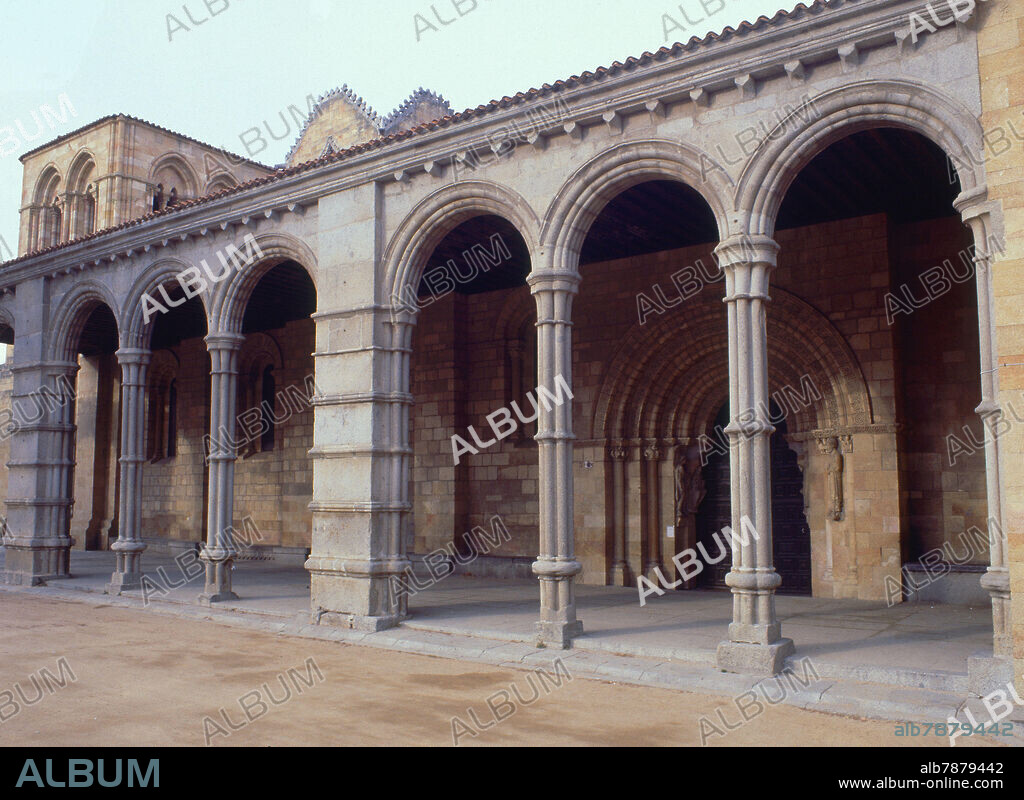AUTOR LIBRE 01307. ATRIO DE LA BASILICA SAN VICENTE - SIGLO XIII/XIV.