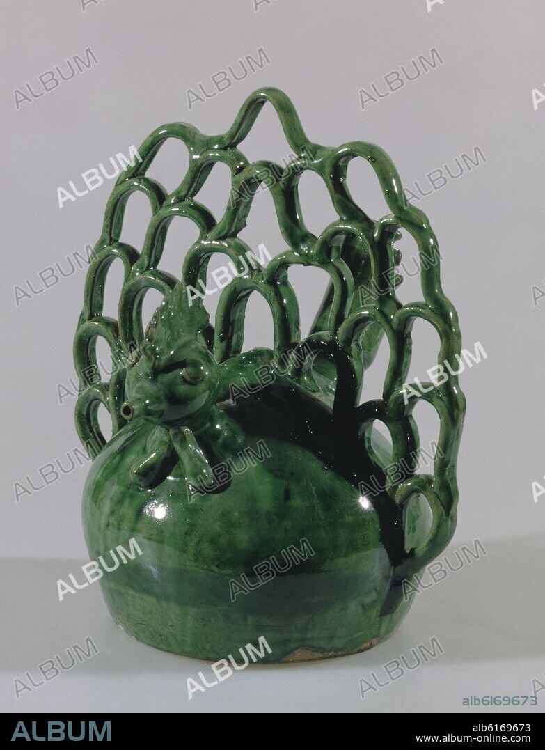 BOTIJO DECORATIVO CON FORMA DE GALLINA VIDRIADO Y PINTADO EN VERDE.