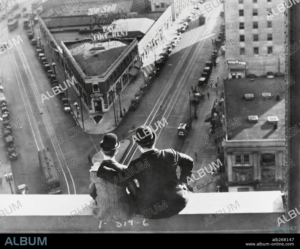 OLIVER HARDY y STAN LAUREL en LIBERTAD, 1929 (LIBERTY), dirigida por LEO MCCAREY. Copyright HAL ROACH/MGM.